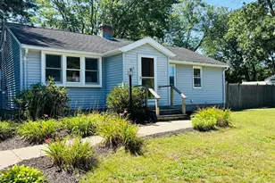 47 S Center St, Bellingham, MA 02019 - Photo 1