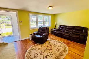 47 S Center St, Bellingham, MA 02019 - Photo 9