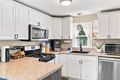 40 Lake Shore Dr, Middleborough, MA 02346 - Photo 9