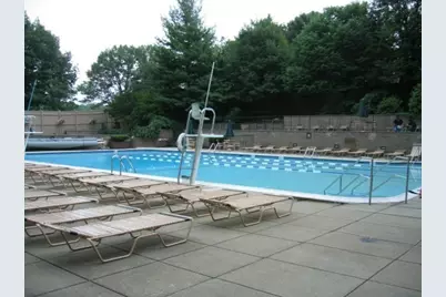 33 Pond Av #913, Brookline, MA 02445 - Photo 9