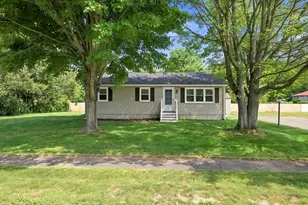15 Peterson Cir, Agawam, MA 01030 - Photo 3