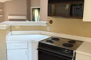 105 Bradford Commons Ln, Braintree, MA 02184 - Photo 3
