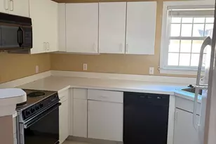 105 Bradford Commons Ln, Braintree, MA 02184 - Photo 3
