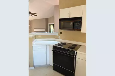 105 Bradford Commons Ln #105, Braintree, MA 02184 - Photo 3