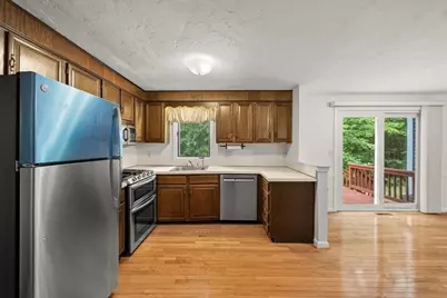 28 Camelot Ct #28, Stoughton, MA 02072 - Photo 5