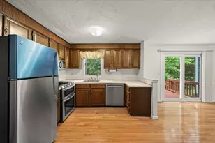 28 Camelot Ct, Stoughton, MA 02072 - Photo 5