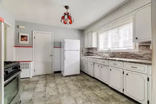 27 Pitcher Ave, Medford, MA 02155 - Photo 5