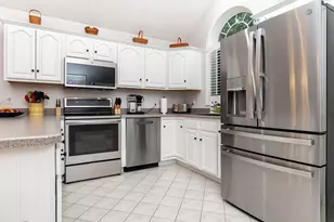 304 Village Ln, Bellingham, MA 02019 - Photo 3