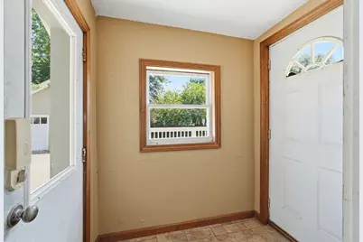 33 Baltimore Ave, Chicopee, MA 01020 - Photo 15