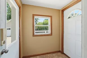 33 Baltimore Ave, Chicopee, MA 01020 - Photo 15