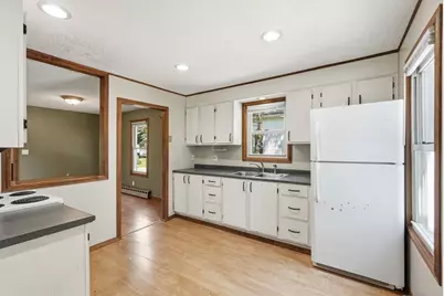 33 Baltimore Ave, Chicopee, MA 01020 - Photo 9