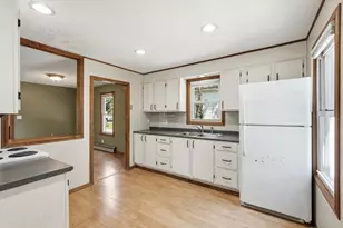 33 Baltimore Ave, Chicopee, MA 01020 - Photo 9