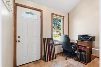 33 Baltimore Ave, Chicopee, MA 01020 - Photo 17