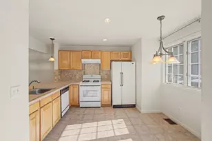 6 Lilac Ct, Hopkinton, MA 01748 - Photo 3