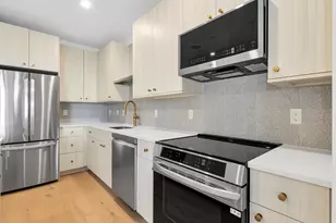 34 Oak St, Boston, MA 02136 - Photo 3