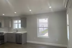 129 Pleasant St, Weymouth, MA 02190 - Photo 3