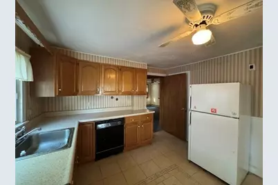 203 Willow St, Stoughton, MA 02072 - Photo 7