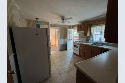 203 Willow St, Stoughton, MA 02072 - Photo 9