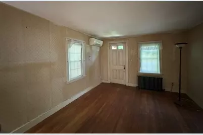 203 Willow St, Stoughton, MA 02072 - Photo 5
