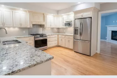 109 Farwell St #109, Newton, MA 02460 - Photo 3