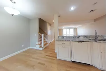 109 Farwell St #109, Newton, MA 02460 - Photo 5