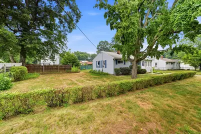 23 Steuben St, Springfield, MA 01151 - Photo 3