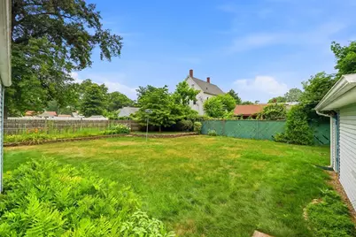 23 Steuben St, Springfield, MA 01151 - Photo 23