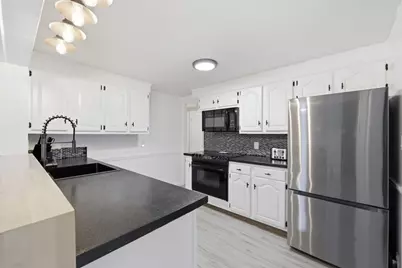 63 Spruce St, Westfield, MA 01085 - Photo 5