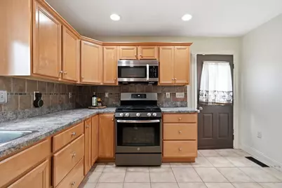 87 Crescent St, Lowell, MA 01851 - Photo 15