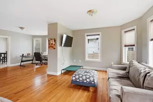 87 Crescent St, Lowell, MA 01851 - Photo 3