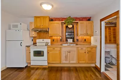 34 Washington St, Greenfield, MA 01301 - Photo 5