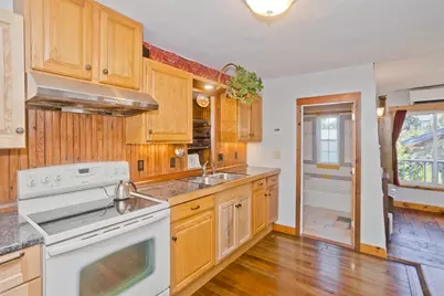 34 Washington St, Greenfield, MA 01301 - Photo 7