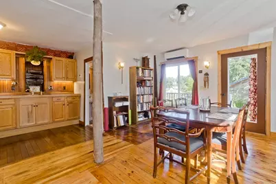 34 Washington St, Greenfield, MA 01301 - Photo 3