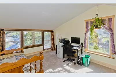 34 Washington St, Greenfield, MA 01301 - Photo 13