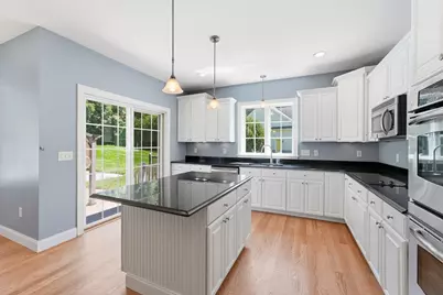 10 Sullivan Ln, South Hadley, MA 01075 - Photo 7