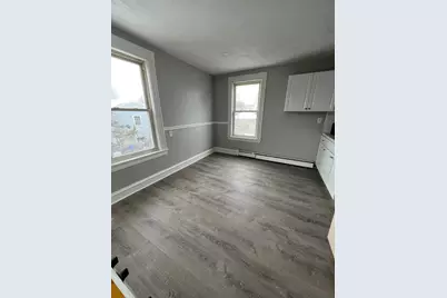 12 Bellevue St #2, Lowell, MA 01851 - Photo 5