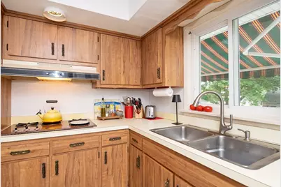 12 Brook Dr, Fairhaven, MA 02719 - Photo 9