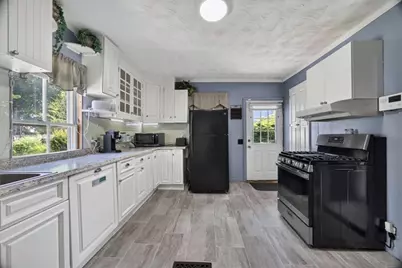 171 Bartlett St, Brockton, MA 02301 - Photo 9