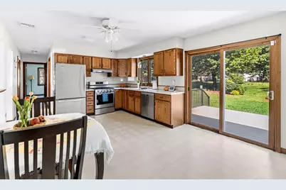 65 Plain St, Easthampton, MA 01027 - Photo 15