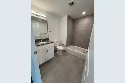 585 Essex St #817, Lynn, MA 01901 - Photo 3