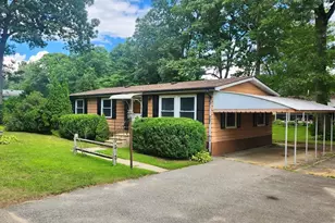 9 Maverick Dr, Brookfield, MA 01506 - Photo 1
