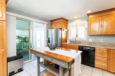 35 Rosaria St, Boston, MA 02122 - Photo 15