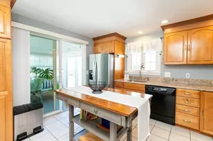 35 Rosaria St, Boston, MA 02122 - Photo 15