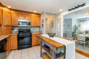 35 Rosaria St, Boston, MA 02122 - Photo 11