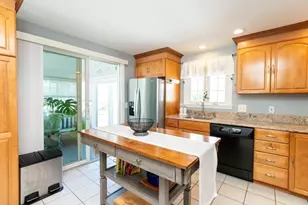 35 Rosaria St, Boston, MA 02122 - Photo 15