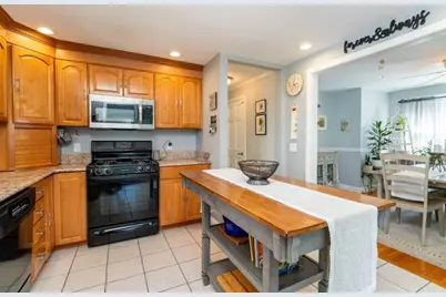 35 Rosaria St, Boston, MA 02122 - Photo 11
