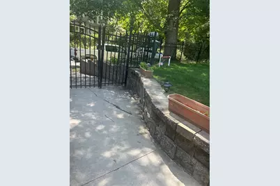 142 Springfield St, Springfield, MA 01107 - Photo 3