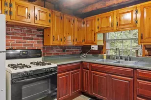 300 Lockes Village Rd, Wendell, MA 01379 - Photo 11