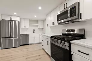 100 Pl Ln, Woburn, MA 01801 - Photo 5