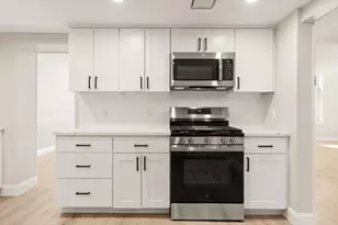 100 Pl Ln, Woburn, MA 01801 - Photo 3